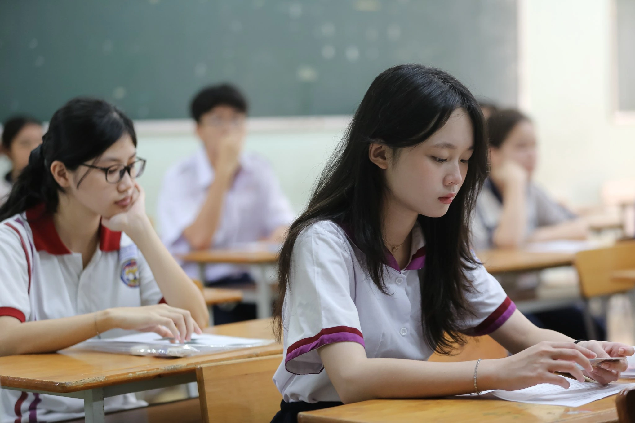 Những gương mặt mệt mỏi trong 